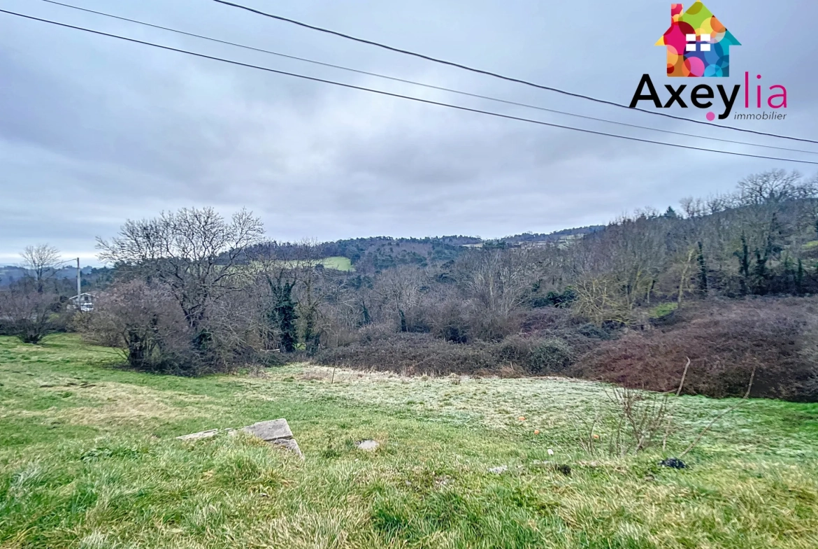 Maison à rénover avec dépendances et terrain près de Saint-Germain-Laval 