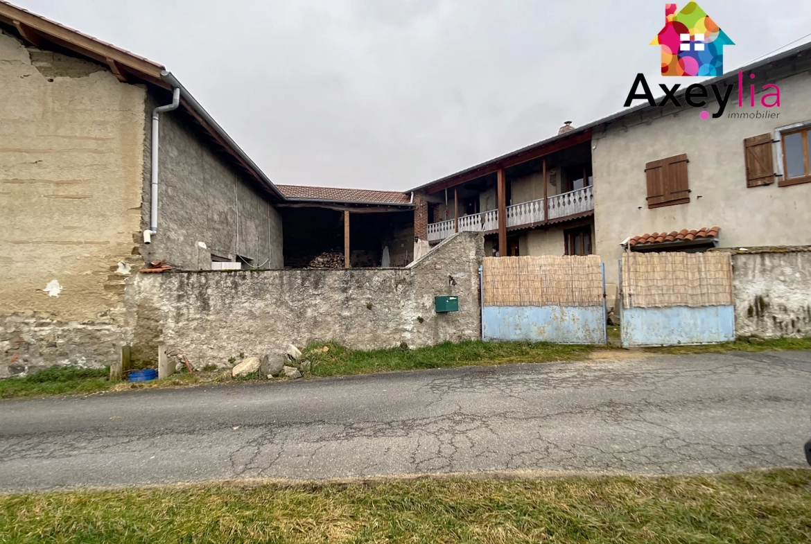Maison à rénover avec dépendances et terrain près de Saint-Germain-Laval 