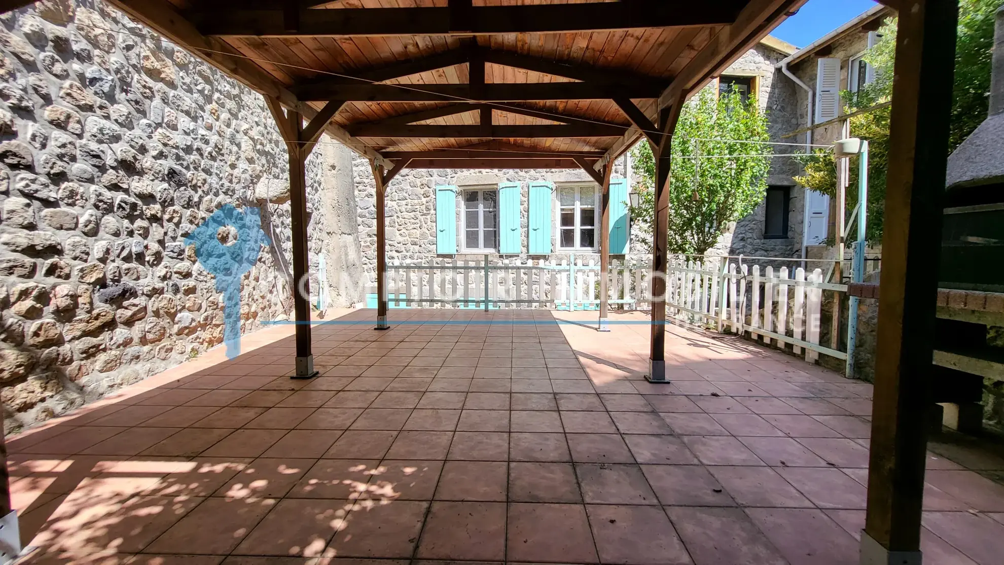 Magnifique maison de village en Pierre avec terrasse, garage et cave en Ardèche 