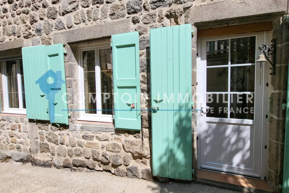 Magnifique maison de village en Pierre avec terrasse, garage et cave en Ardèche 