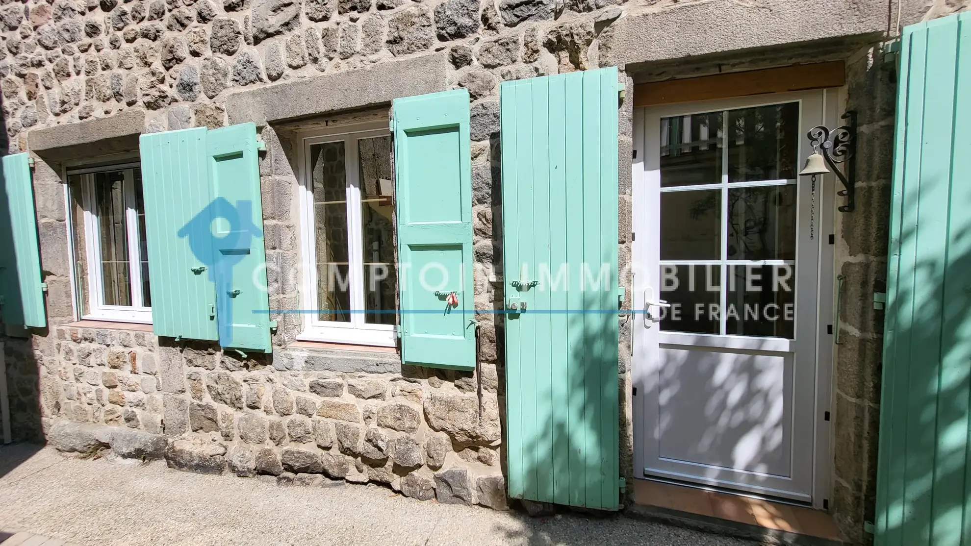 Magnifique maison de village en Pierre avec terrasse, garage et cave en Ardèche 