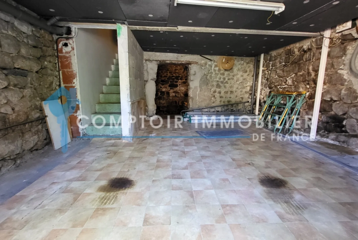 Magnifique maison de village en Pierre avec terrasse, garage et cave en Ardèche 