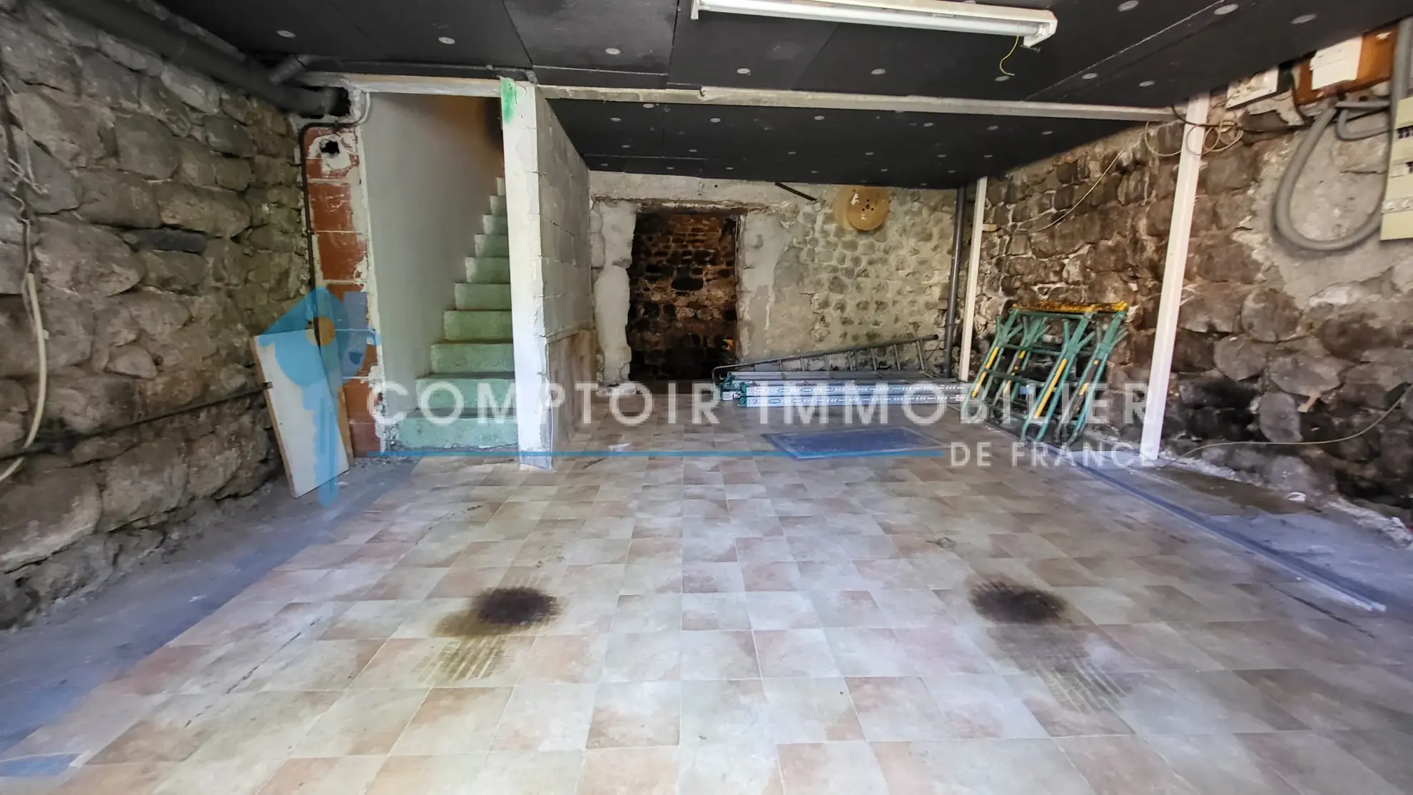Magnifique maison de village en Pierre avec terrasse, garage et cave en Ardèche 