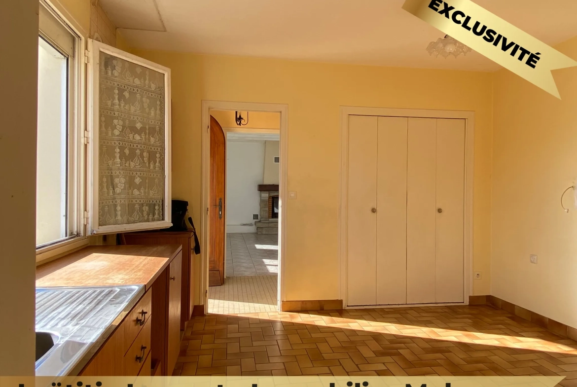 Maison familiale en pierre à Melesse avec grand volume et potentiel de rénovation 