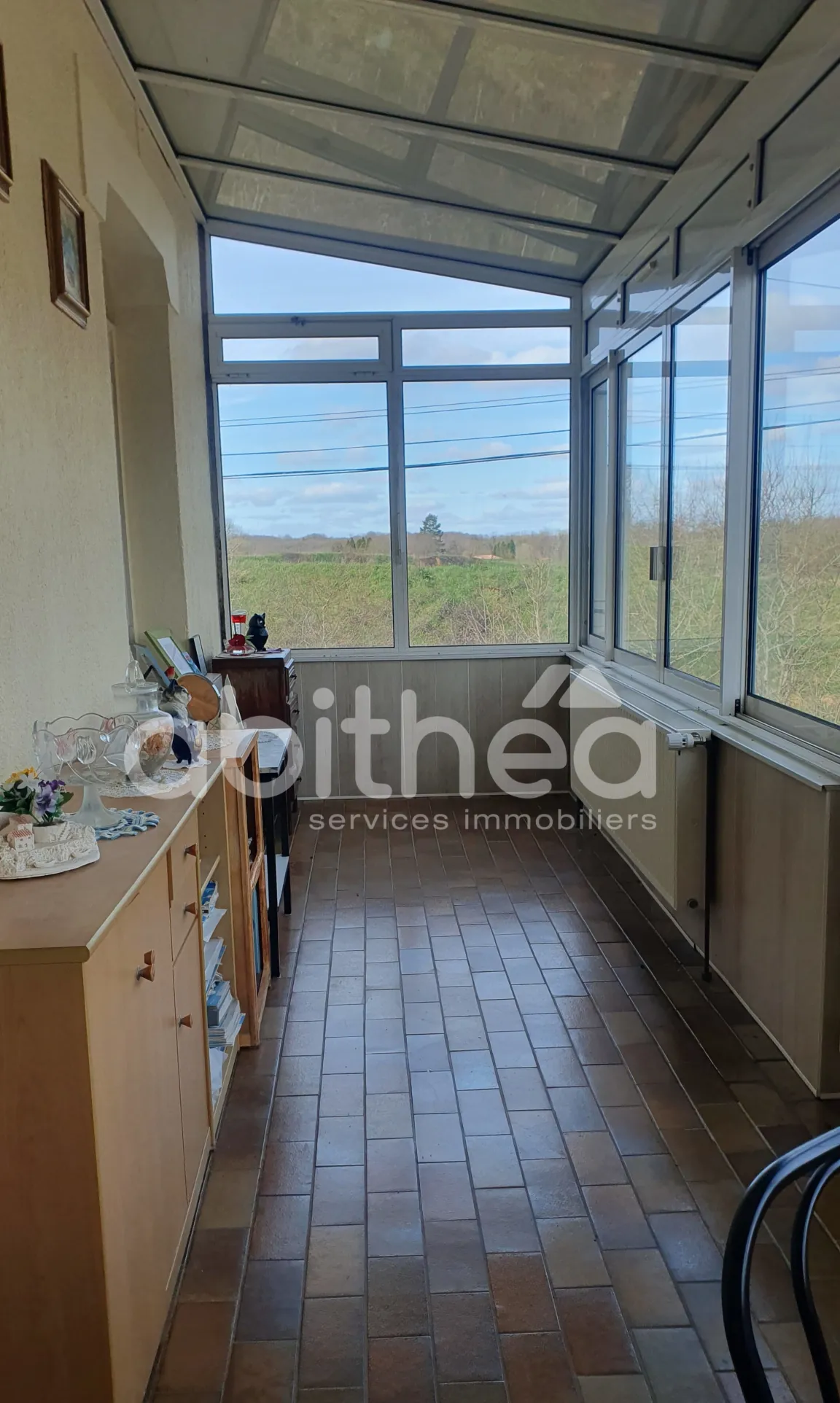 Maison de 95 m² à Roumazières avec 2 chambres, garage et terrain clos 
