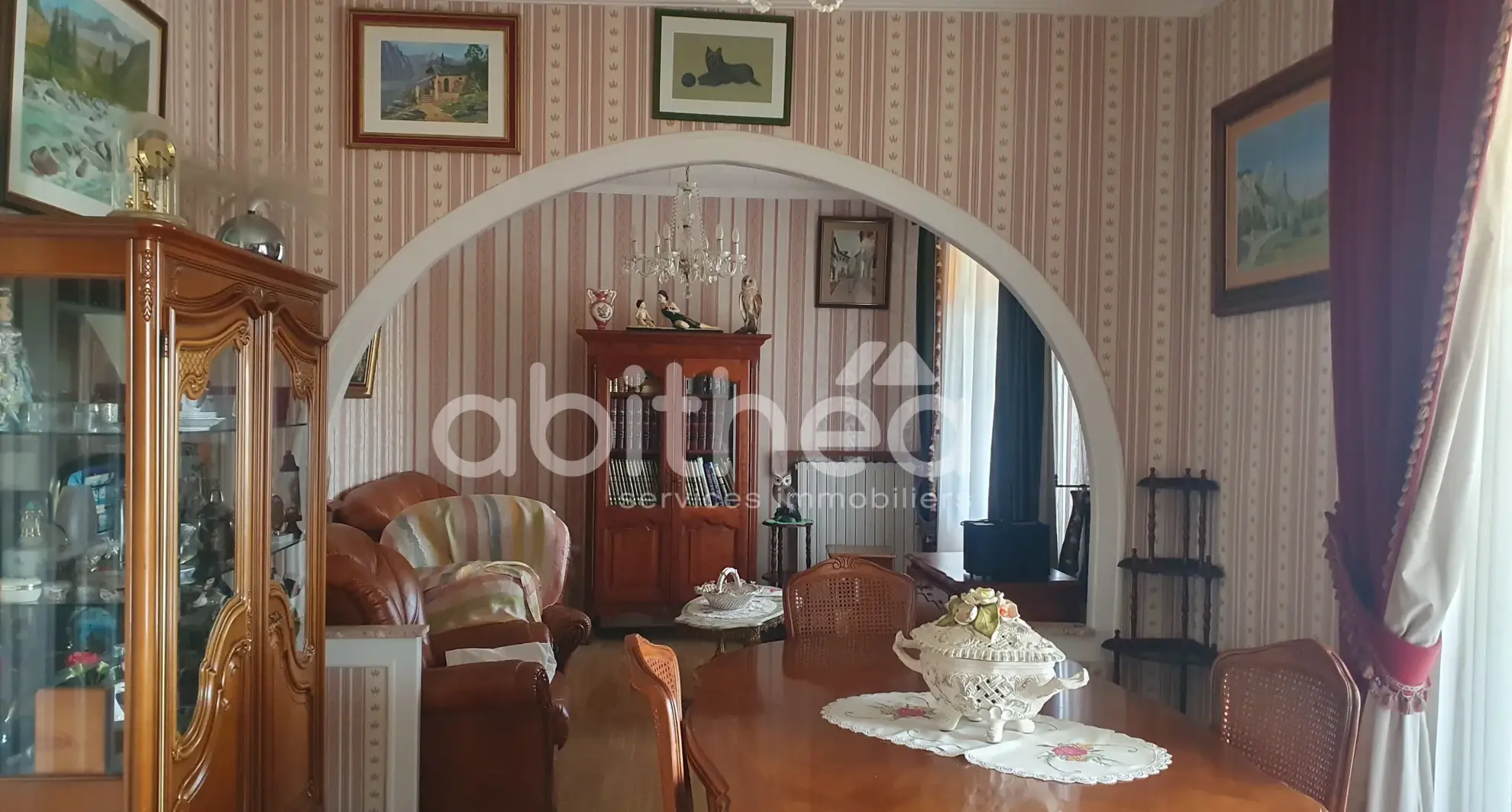 Maison de 95 m² à Roumazières avec 2 chambres, garage et terrain clos 