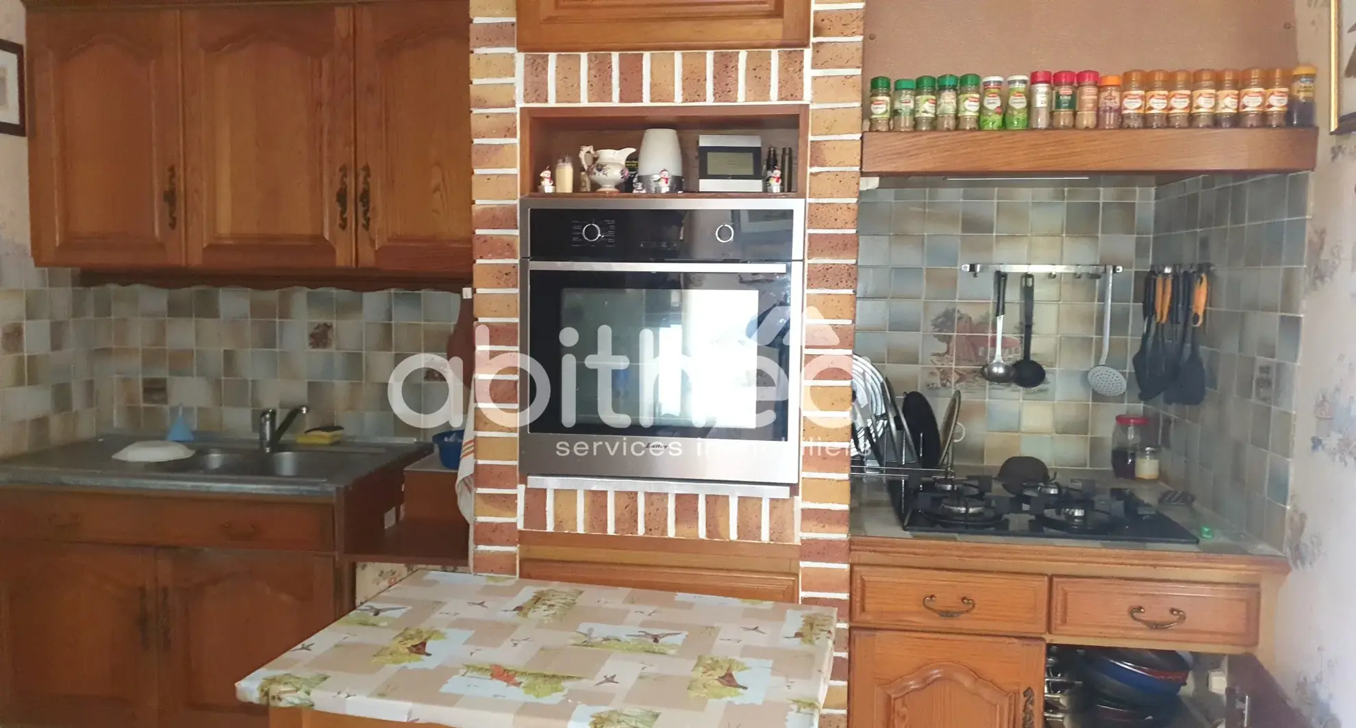 Maison de 95 m² à Roumazières avec 2 chambres, garage et terrain clos 