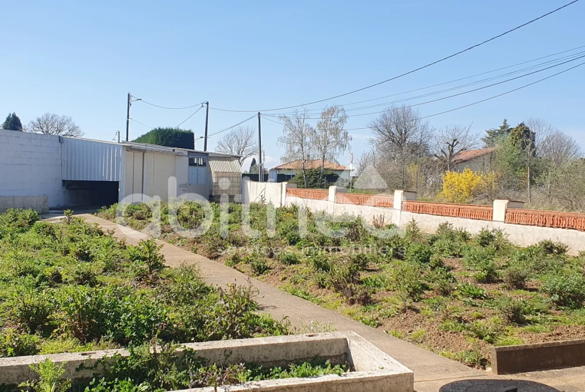 Maison de 95 m² à Roumazières avec 2 chambres, garage et terrain clos 