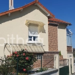 Maison de 95 m² à Roumazières avec 2 chambres, garage et terrain clos