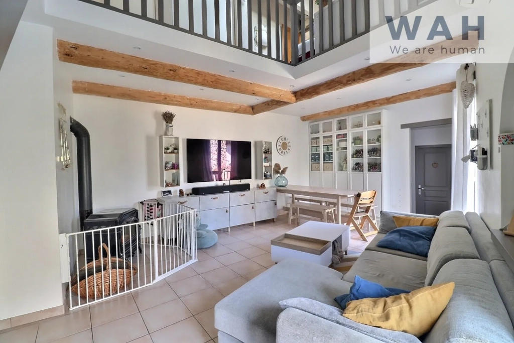 Maison de village de 140 m² avec studio indépendant, cour et garage à Cabrières