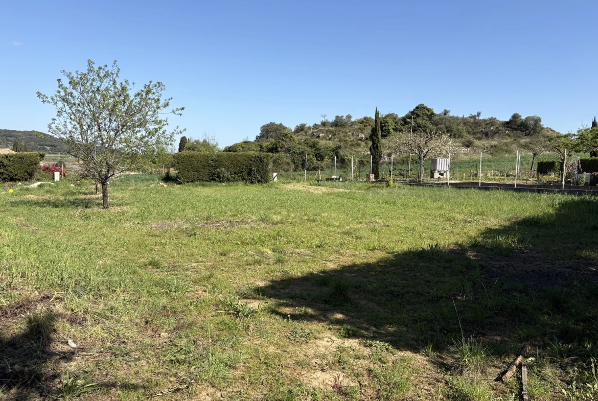 Terrain à bâtir viabilisé de 770 m² à Fouzilhon, vue campagne 