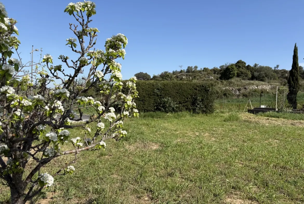 Terrain à bâtir viabilisé de 770 m² à Fouzilhon, vue campagne 