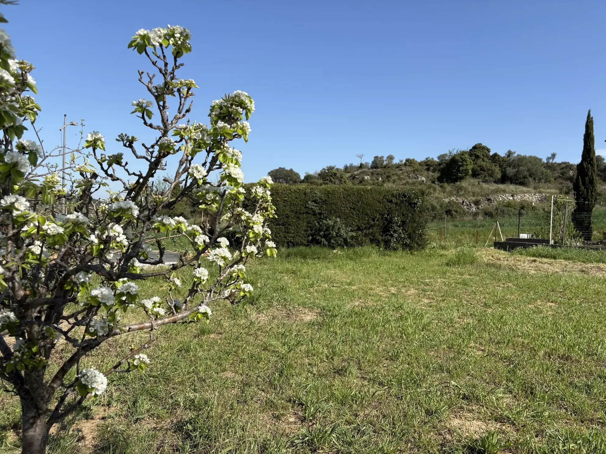Terrain à bâtir viabilisé de 770 m² à Fouzilhon, vue campagne 