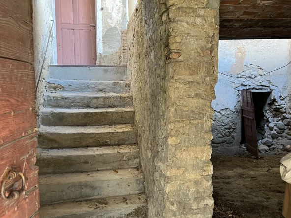 Maison de village provençale à restaurer à Vaison-la-Romaine avec terrasse plein sud