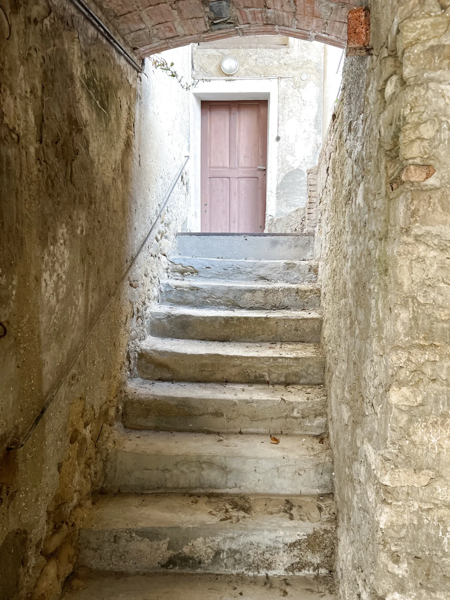 Maison de village provençale à restaurer à Vaison-la-Romaine avec terrasse plein sud 
