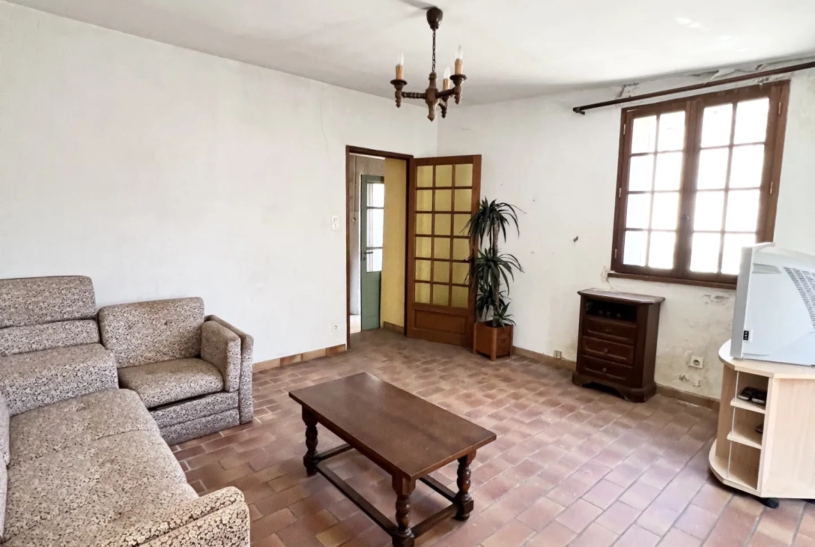 Maison de village provençale à restaurer à Vaison-la-Romaine avec terrasse plein sud 