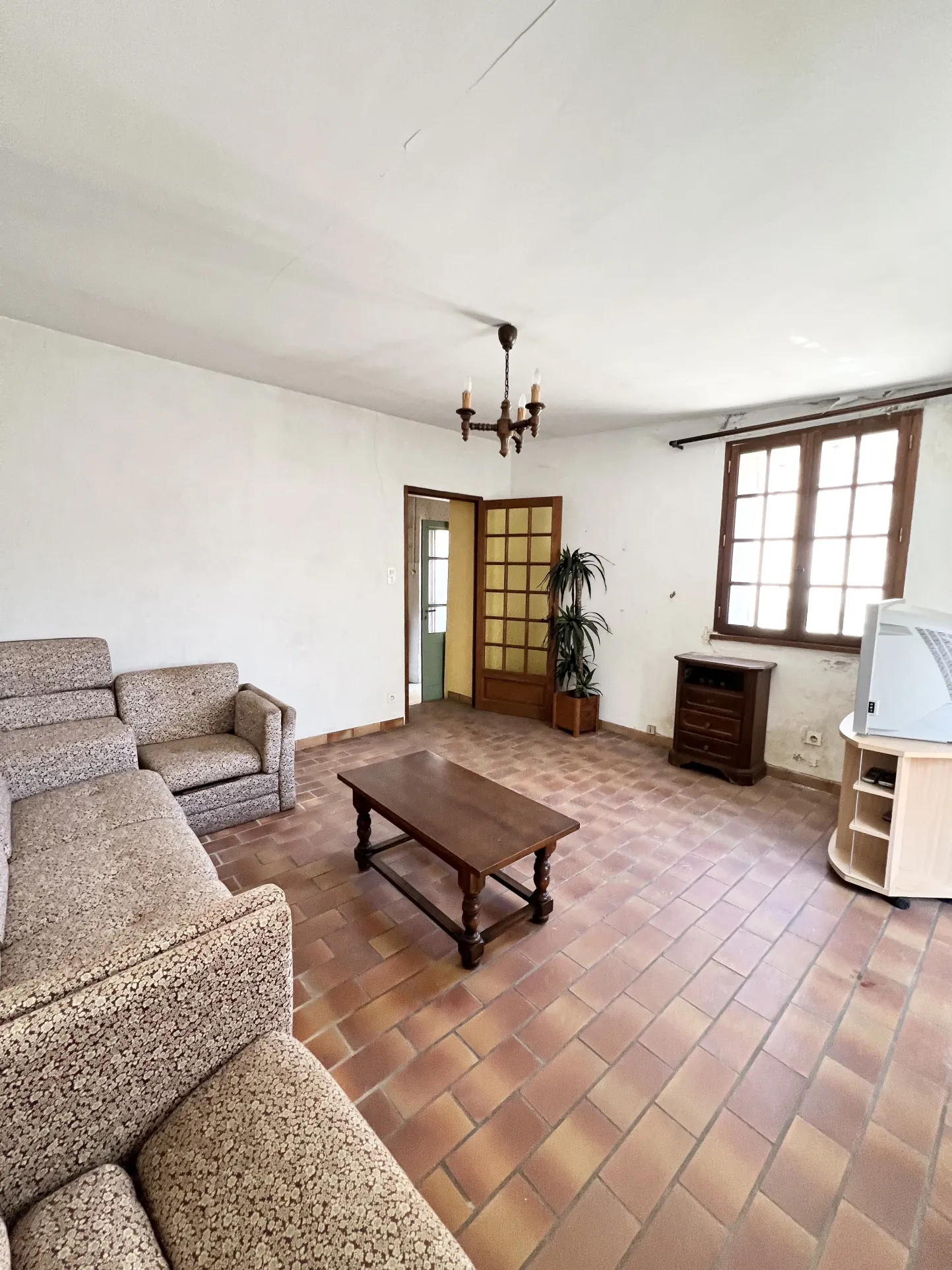 Maison de village provençale à restaurer à Vaison-la-Romaine avec terrasse plein sud 