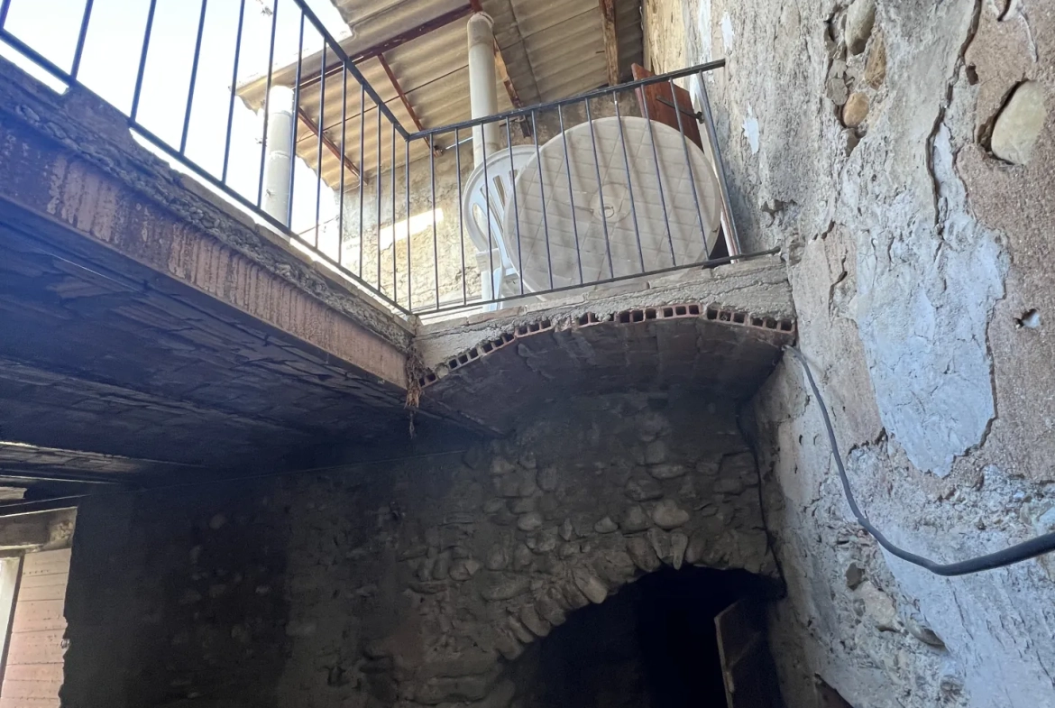 Maison de village provençale à restaurer à Vaison-la-Romaine avec terrasse plein sud 