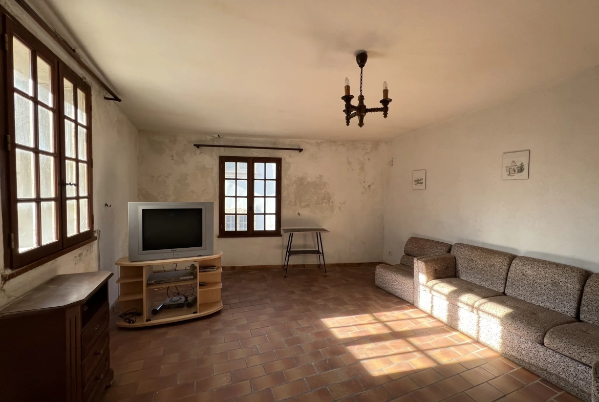 Maison de village provençale à restaurer à Vaison-la-Romaine avec terrasse plein sud 