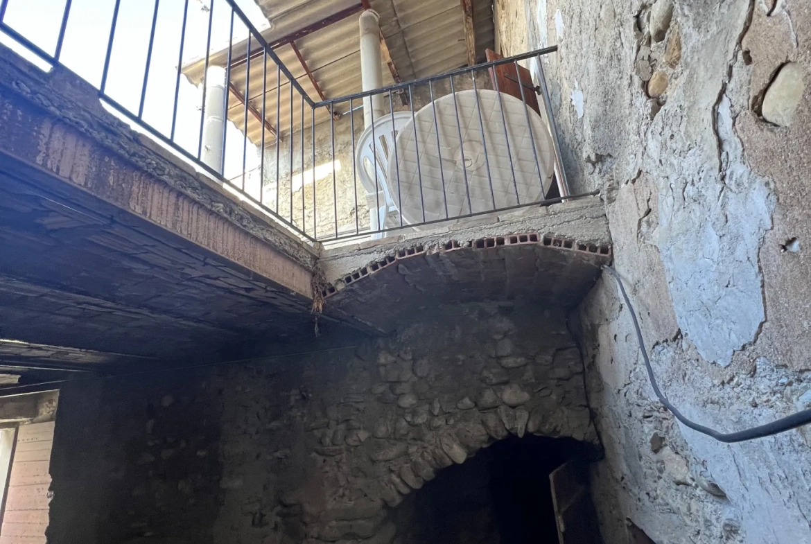 Maison de village provençale à restaurer à Vaison-la-Romaine avec terrasse plein sud 