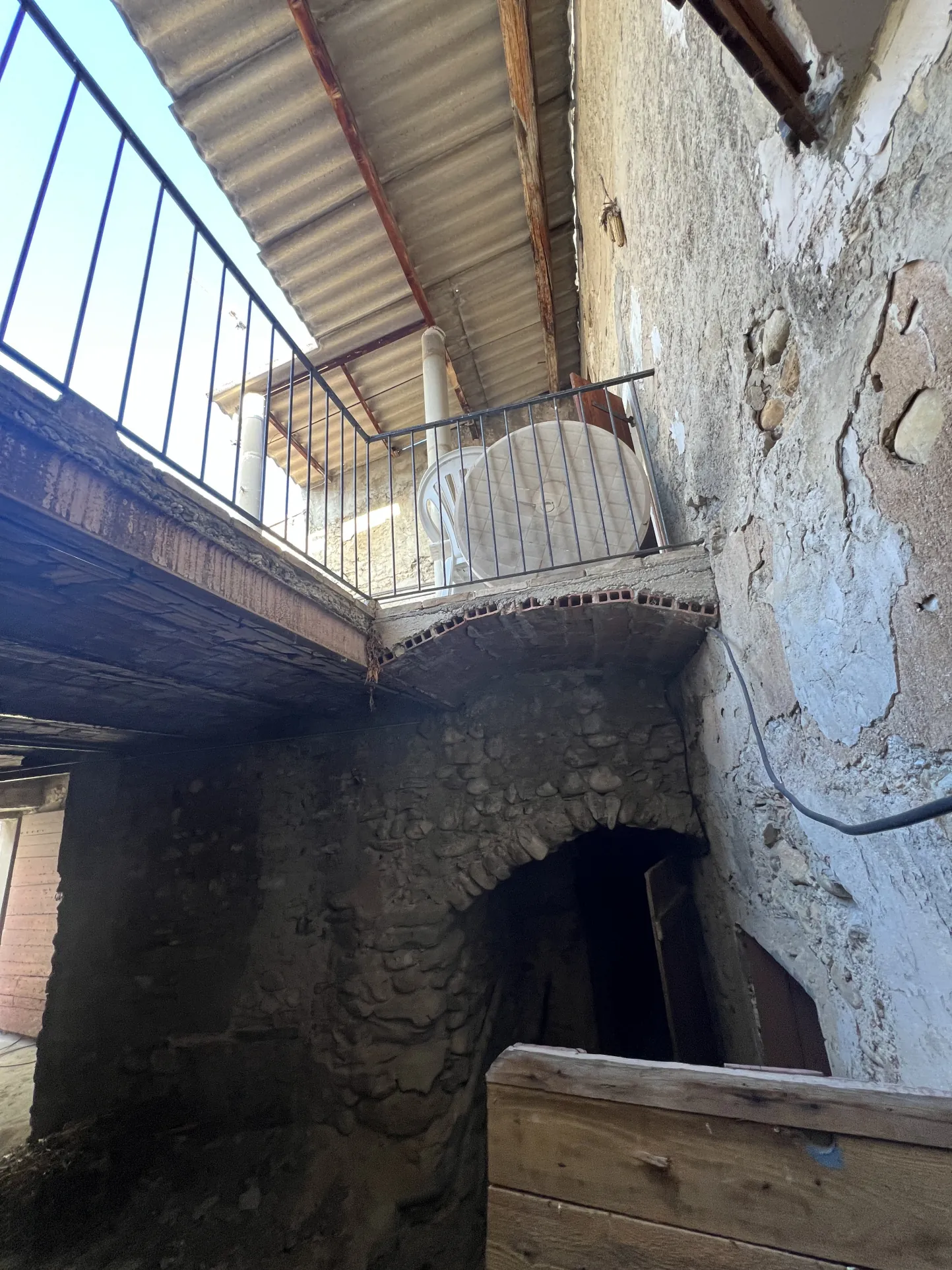 Maison de village provençale à restaurer à Vaison-la-Romaine avec terrasse plein sud 