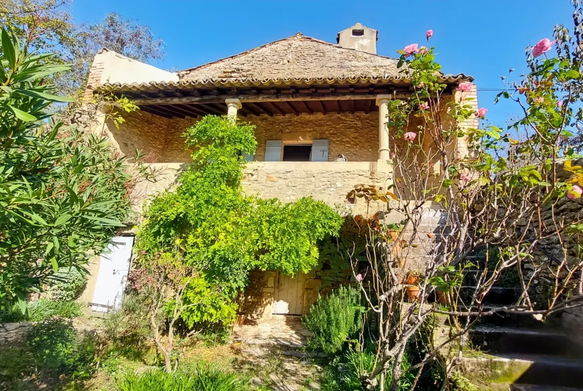 Superbe maison ancienne à vendre à 10 minutes d'Uzès avec terrain et annexe 