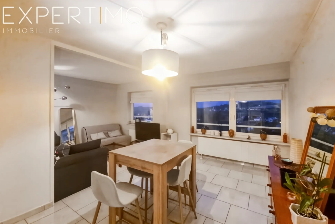 Appartement à vendre à Eu, 2 chambres, vue sur la ville, parking et cave 