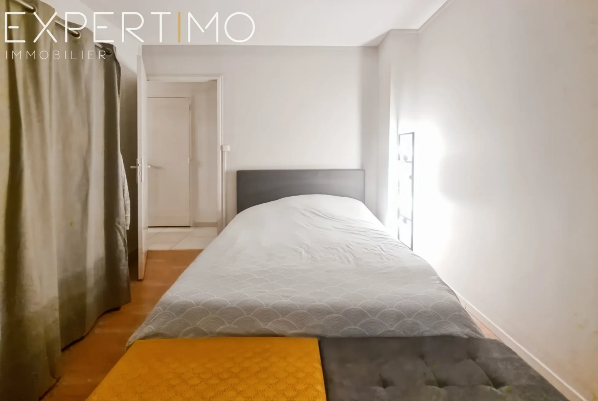 Appartement à vendre à Eu, 2 chambres, vue sur la ville, parking et cave 