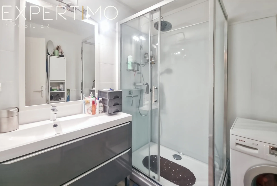 Appartement à vendre à Eu, 2 chambres, vue sur la ville, parking et cave 