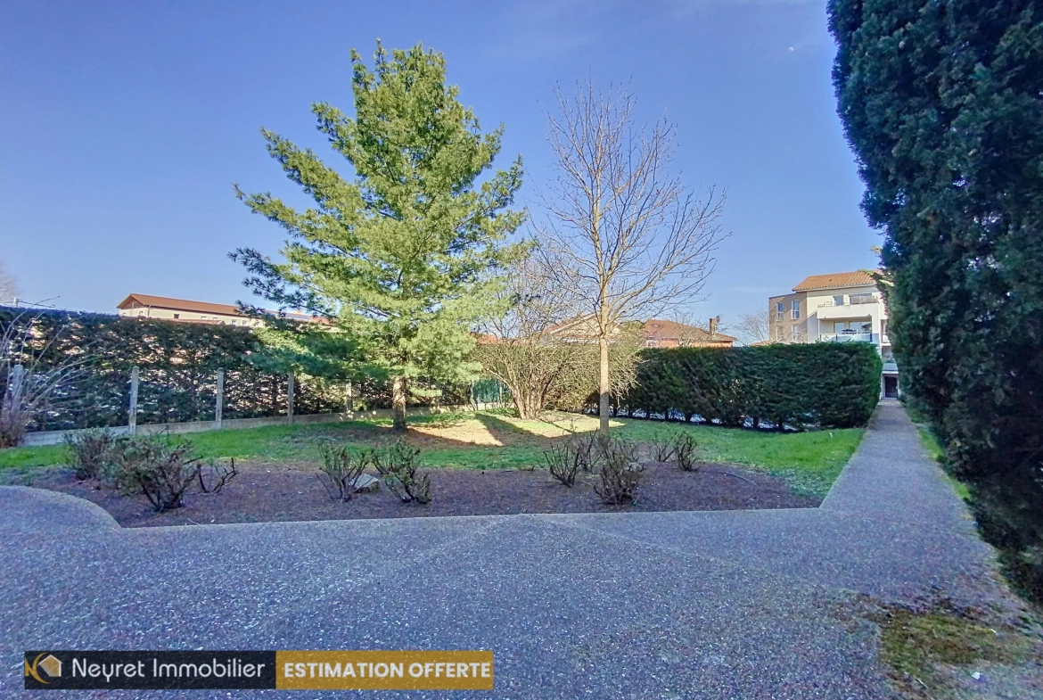 Appartement T3 avec balcon, parking et piscine à Villefranche-sur-Saône 