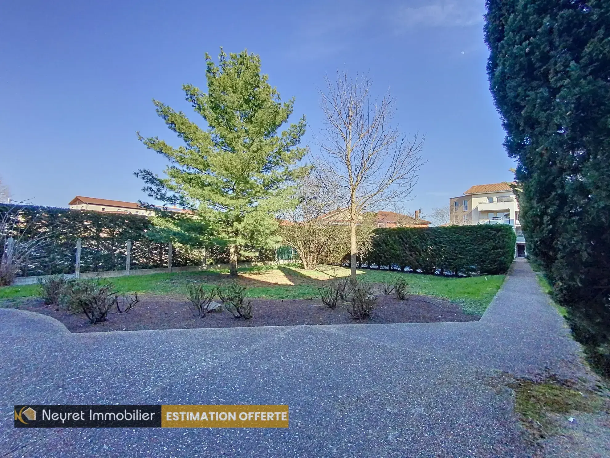 Appartement T3 avec balcon, parking et piscine à Villefranche-sur-Saône 