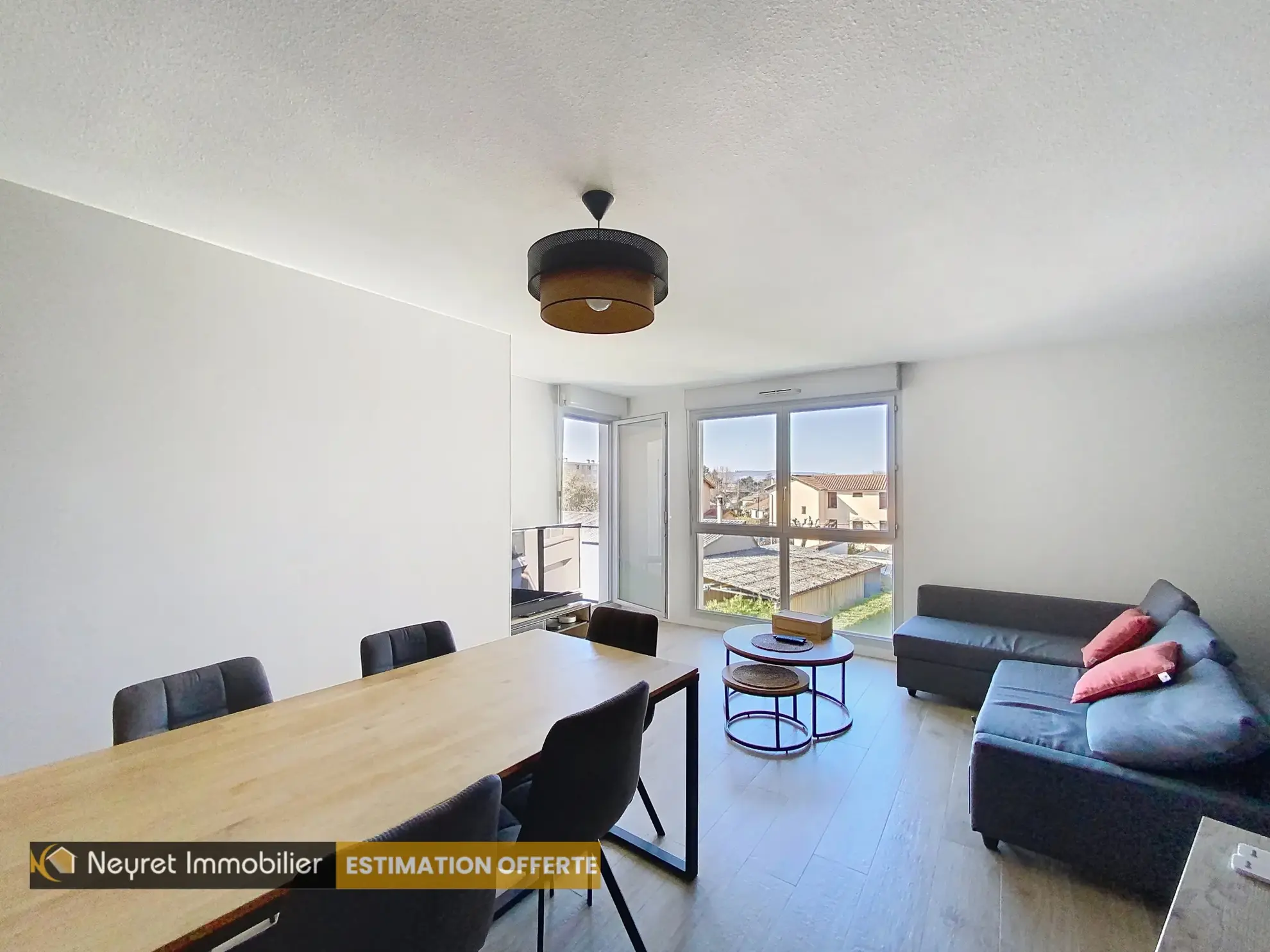 Appartement T3 avec balcon, parking et piscine à Villefranche-sur-Saône 