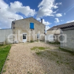 Maison de village rénovée à Beauvais-sur-Matha, 87 m² avec jardin et dépendance