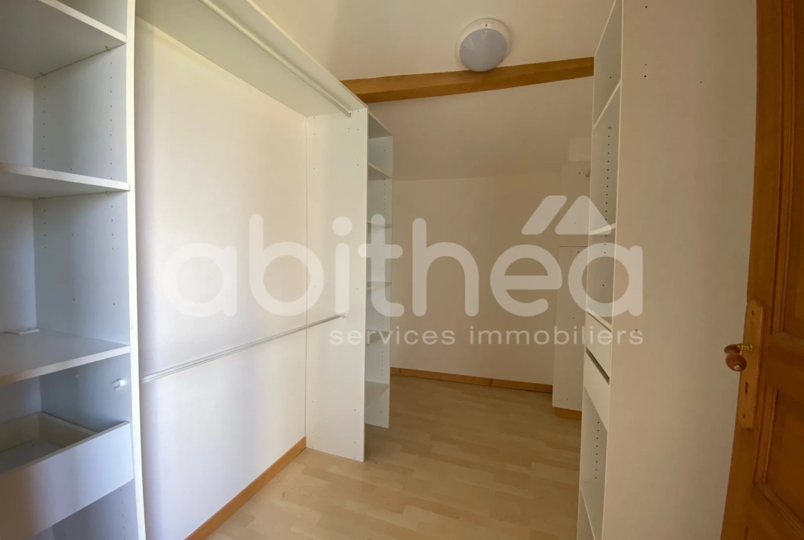 Maison de village rénovée à Beauvais-sur-Matha, 87 m² avec jardin et dépendance 