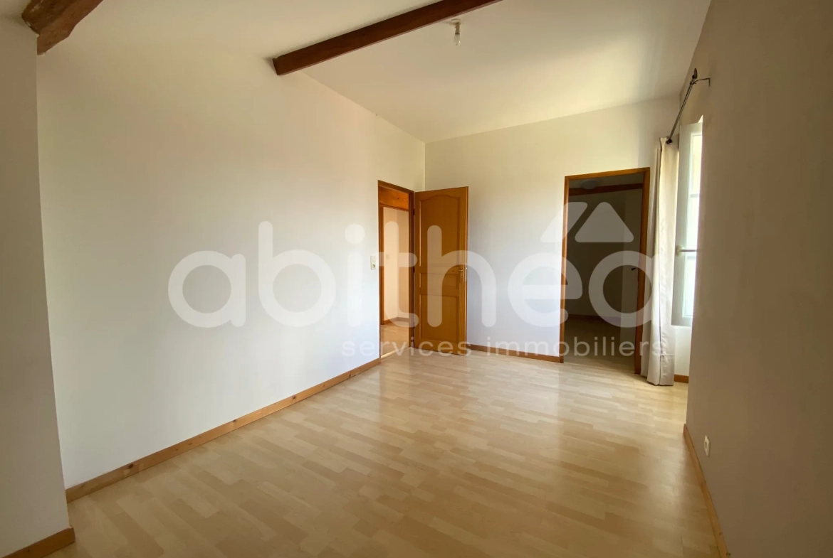 Maison de village rénovée à Beauvais-sur-Matha, 87 m² avec jardin et dépendance 