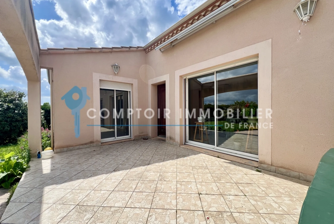 Maison de plain-pied à Saint Paul Cap de Joux avec 3 chambres et grand terrain de 1607 m² 