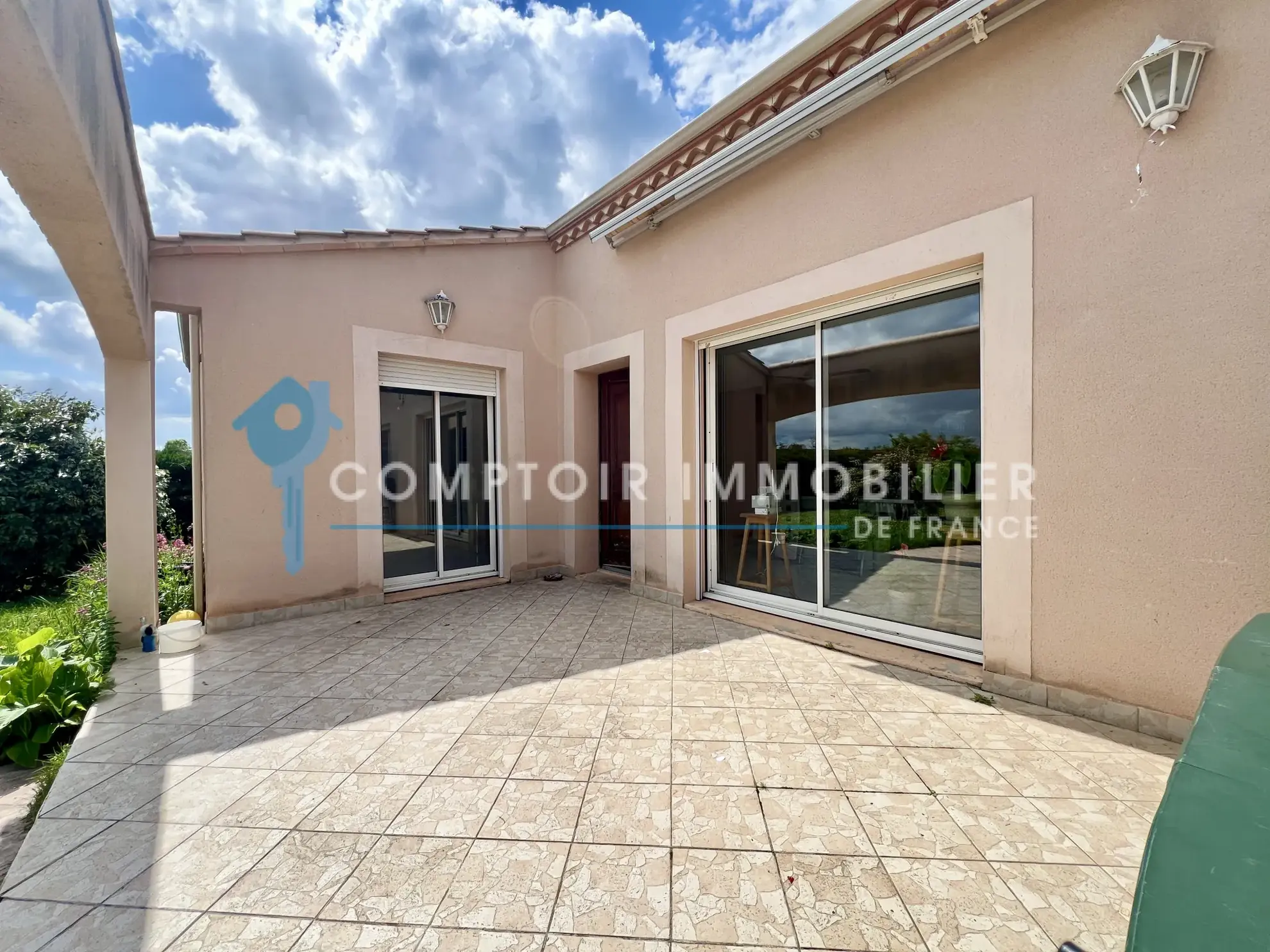Maison de plain-pied à Saint Paul Cap de Joux avec 3 chambres et grand terrain de 1607 m² 