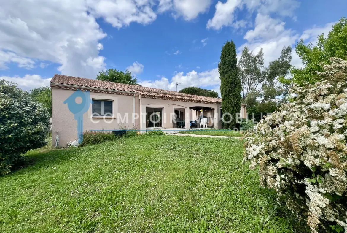 Maison de plain-pied à Saint Paul Cap de Joux avec 3 chambres et grand terrain de 1607 m² 