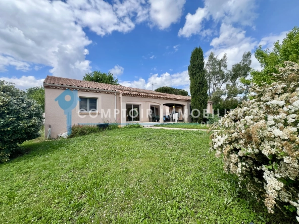 Maison de plain-pied à Saint Paul Cap de Joux avec 3 chambres et grand terrain de 1607 m²