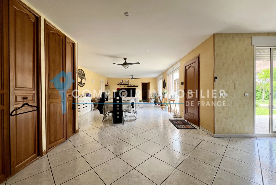 Maison de plain-pied à Saint Paul Cap de Joux avec 3 chambres et grand terrain de 1607 m² 
