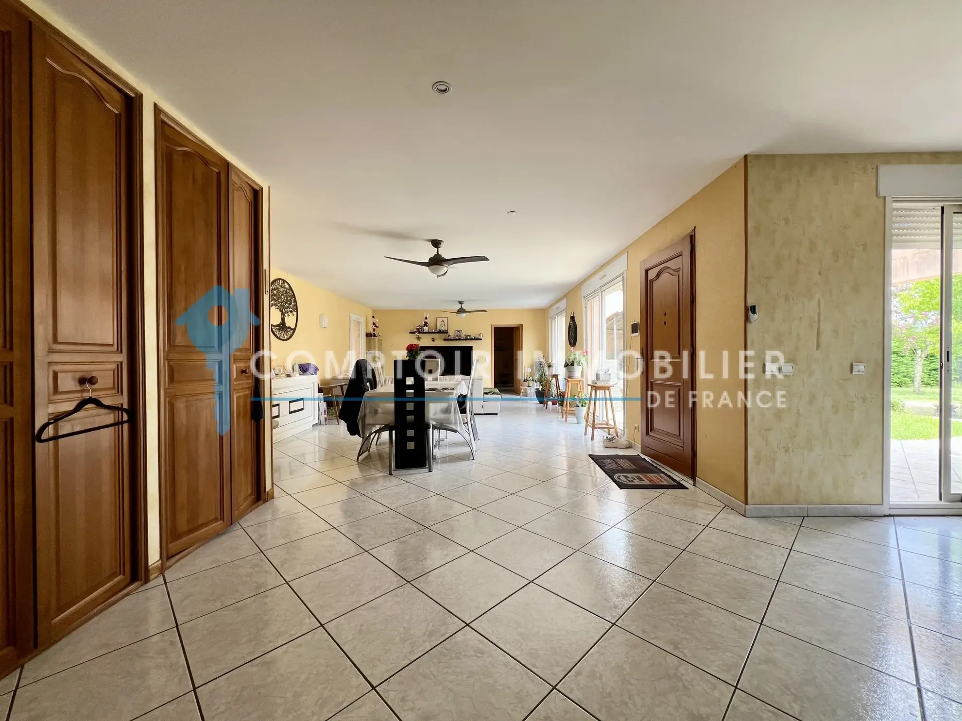 Maison de plain-pied à Saint Paul Cap de Joux avec 3 chambres et grand terrain de 1607 m² 