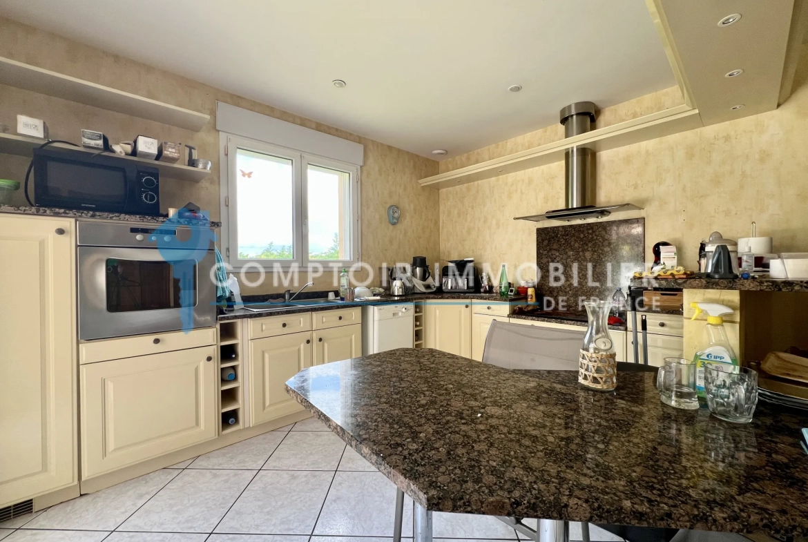 Maison de plain-pied à Saint Paul Cap de Joux avec 3 chambres et grand terrain de 1607 m² 