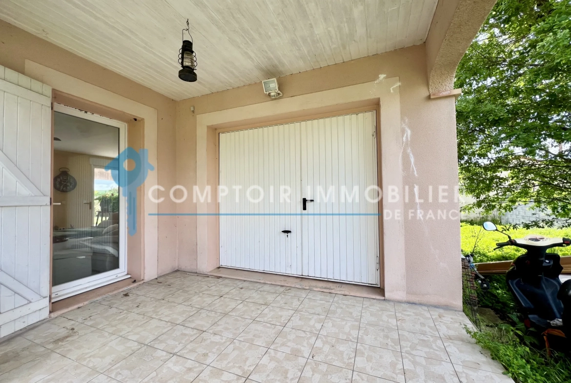 Maison de plain-pied à Saint Paul Cap de Joux avec 3 chambres et grand terrain de 1607 m² 