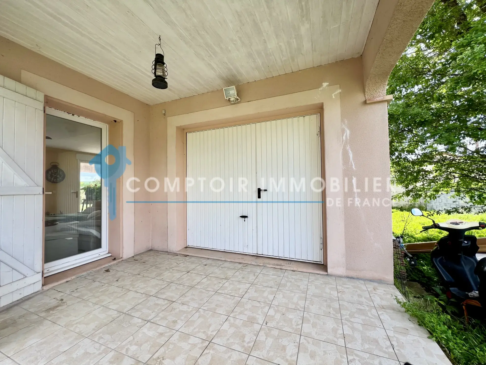 Maison de plain-pied à Saint Paul Cap de Joux avec 3 chambres et grand terrain de 1607 m² 