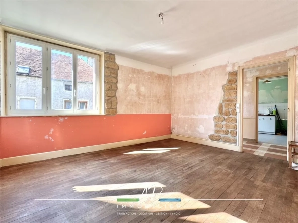 Maison de village avec dépendances et cour intérieure à Mirebeau sur Bèze