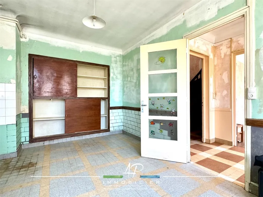 Maison de village avec dépendances et cour intérieure à Mirebeau sur Bèze 