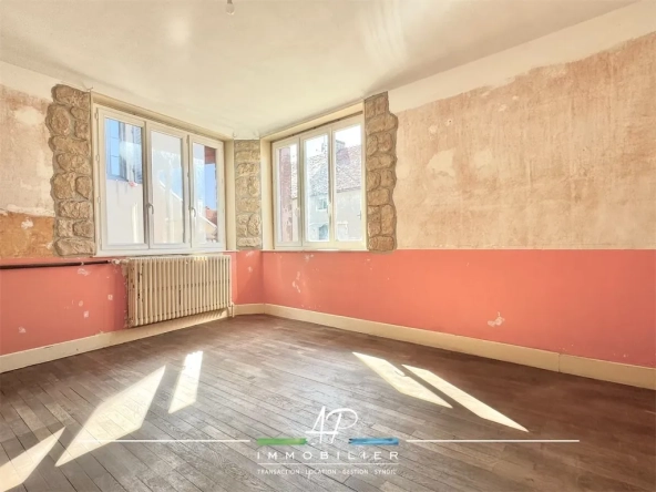 Maison de village avec dépendances et cour intérieure à Mirebeau sur Bèze 