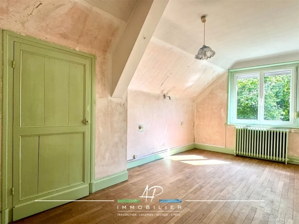 Maison de village avec dépendances et cour intérieure à Mirebeau sur Bèze 