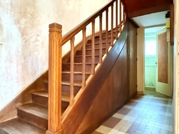 Maison de village avec dépendances et cour intérieure à Mirebeau sur Bèze 