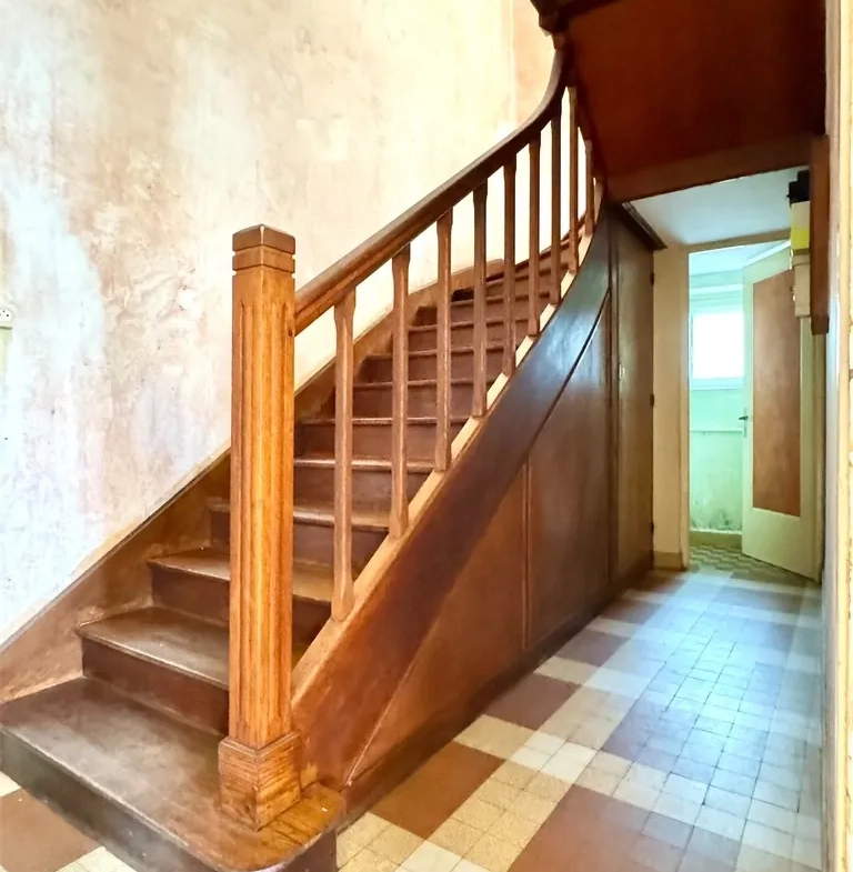 Maison de village avec dépendances et cour intérieure à Mirebeau sur Bèze 